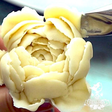 Кондитерская насадка 122 Tulip прорезь 16 мм, лепесток розы изогнутый